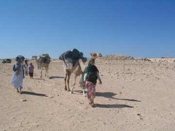 Walking out of Nouadhibou, first day back - hassled with people everywhere