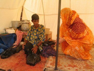 Madani introducing me to the tent and cooking, back in the dunes near MHamid.